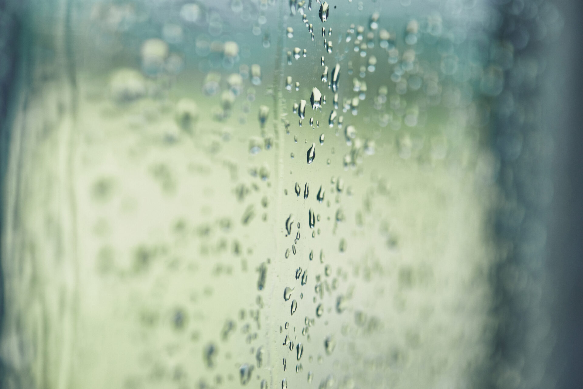 汗と皮脂に負けない。梅雨を快適に過ごす肌のお手入れ方法